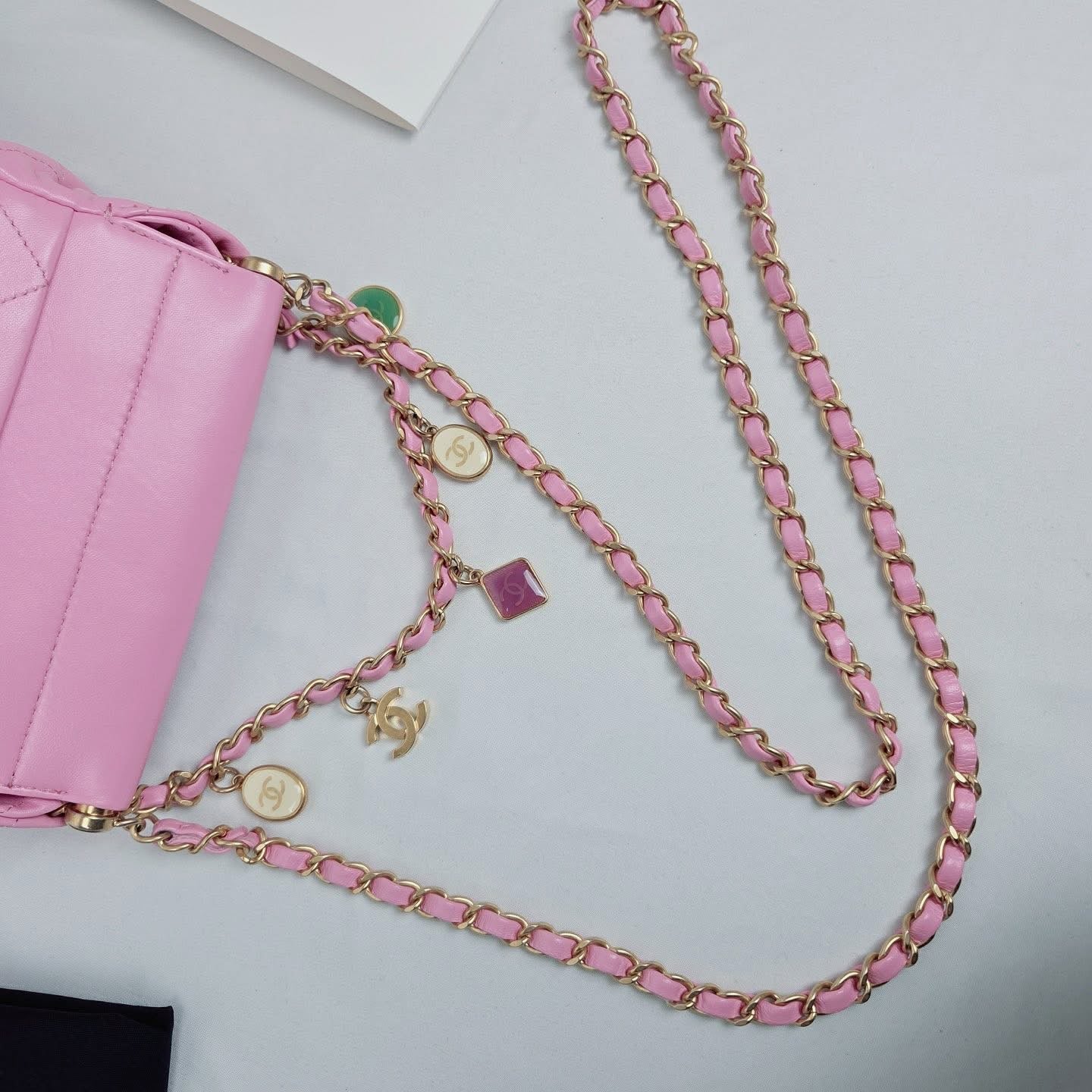 Chanel 22 Bag Season Crossbody Light Pink GHW