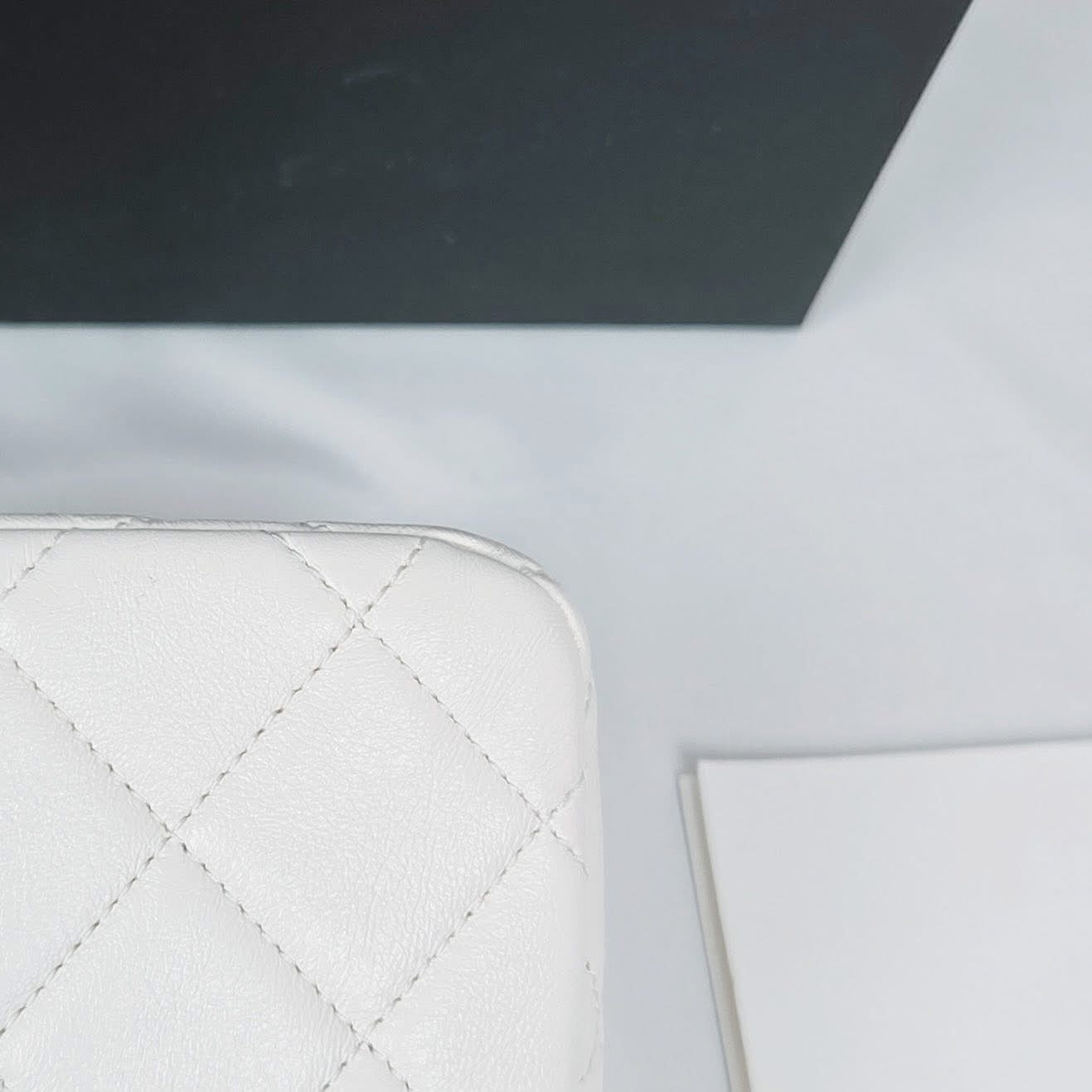 Chanel Chanel 25 White Quilted Flap Bag GHW