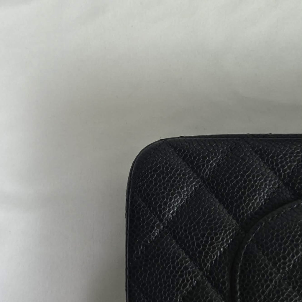 CHANEL Classic Medium Flap Bag