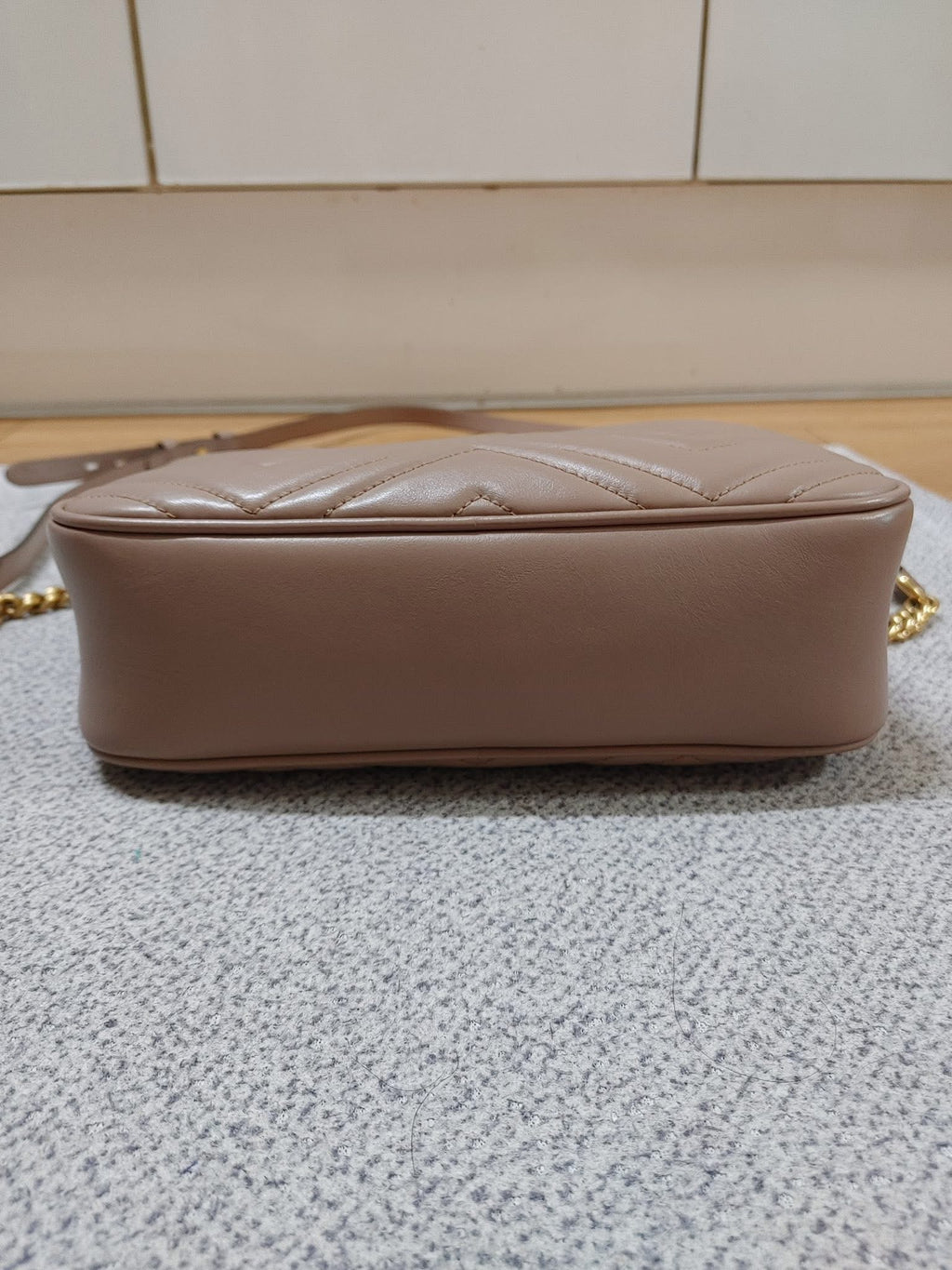 Gucci GG Marmont Matelassé Camera Bag – Dusty Nude / Taupe – Gold Hardware