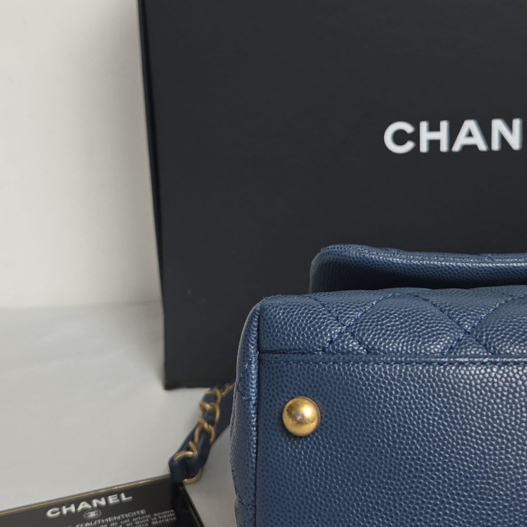 Chanel Coco Handle Medium Caviar Navy GHW