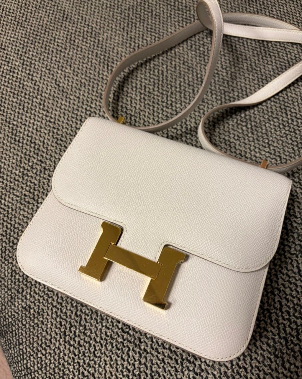 Hermès Constance 18 Gris Pale Epsom GHW