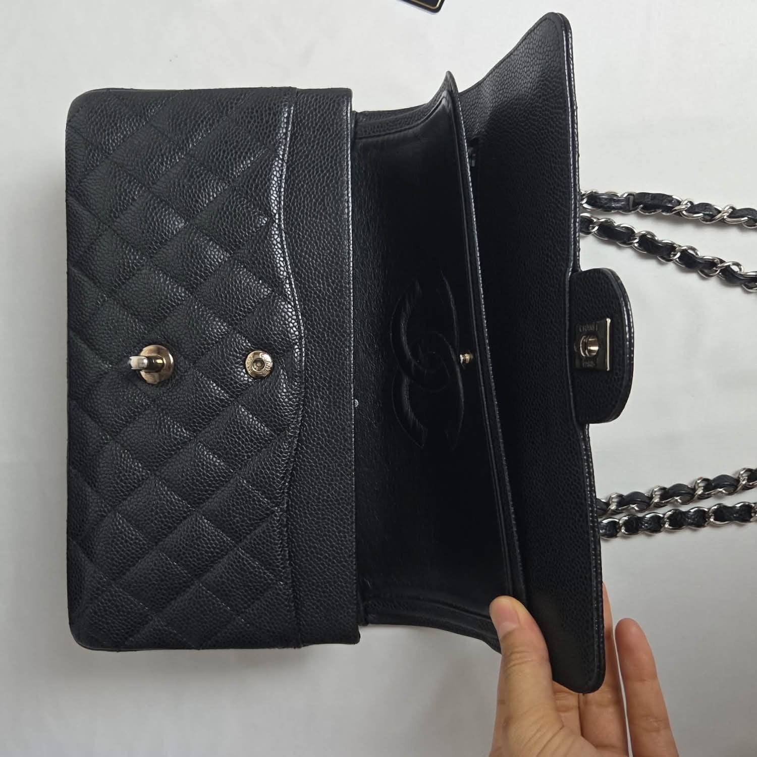 CHANEL Classic Medium Flap Bag