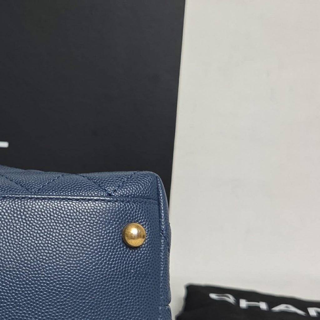 Chanel Coco Handle Medium Caviar Navy GHW