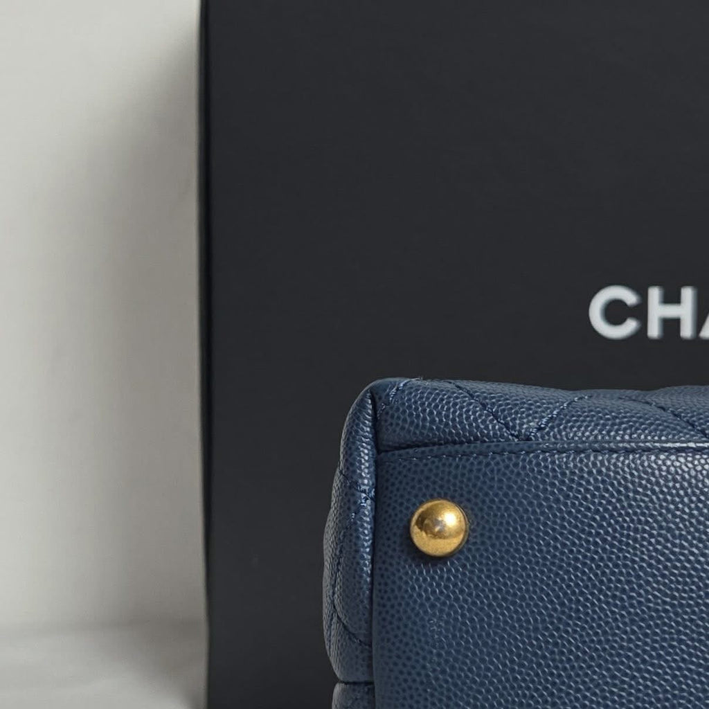 Chanel Coco Handle Medium Caviar Navy GHW
