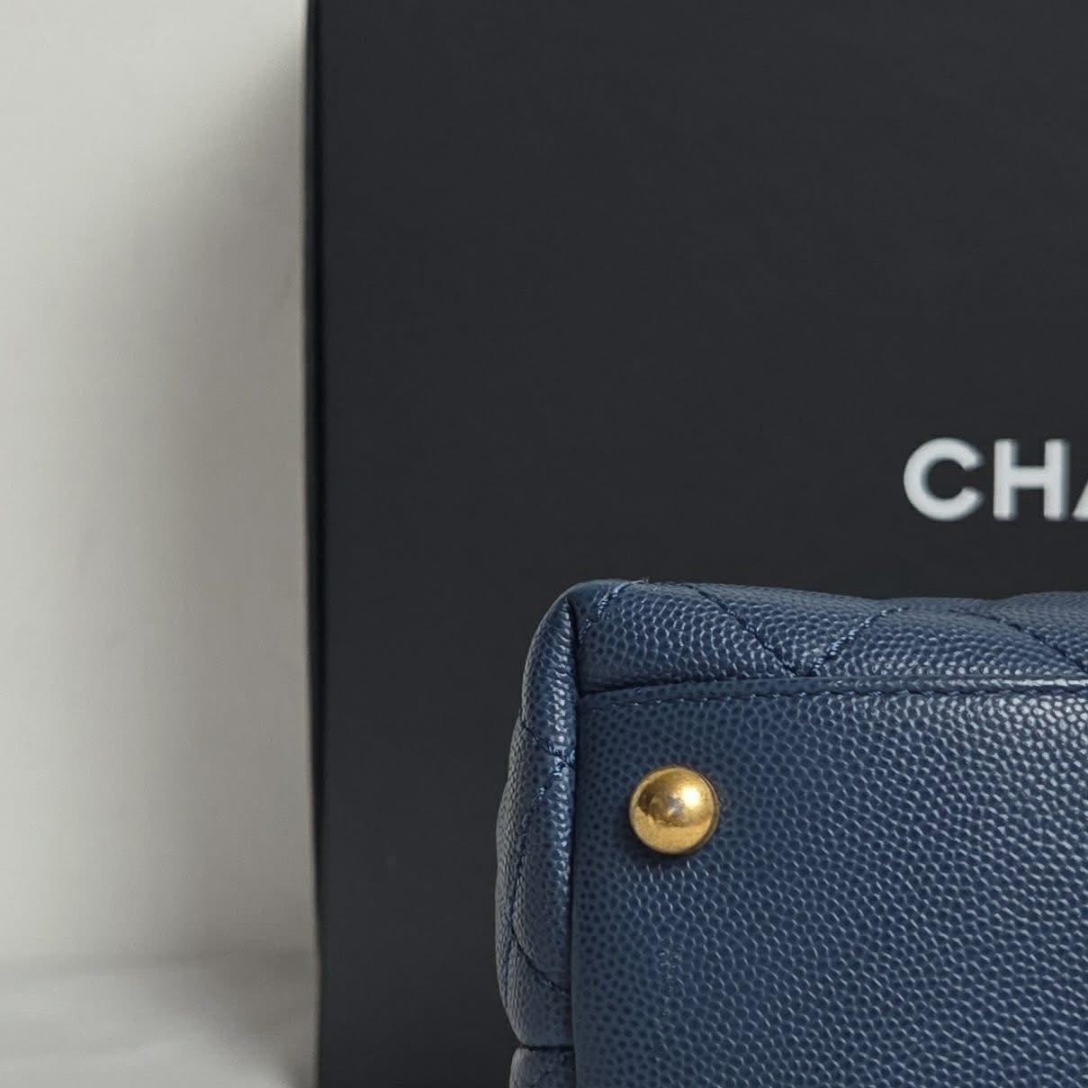 Chanel Coco Handle Medium Caviar Navy GHW