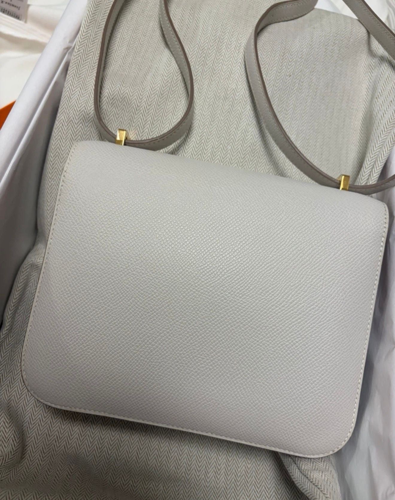 Hermès Constance 18 Gris Pale Epsom GHW