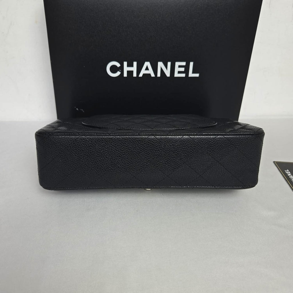 CHANEL Classic Medium Flap Bag