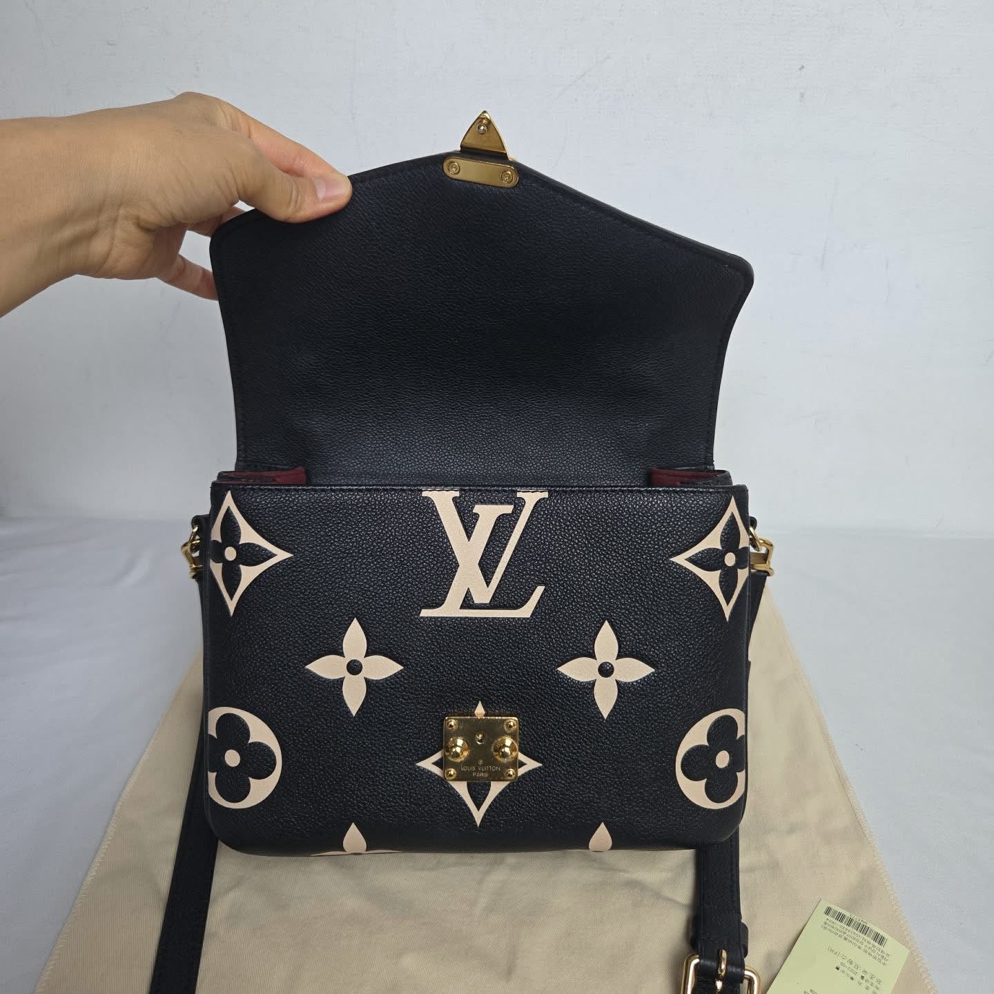 Louis Vuitton Pochette Métis Monogram Giant Empreinte Black Beige