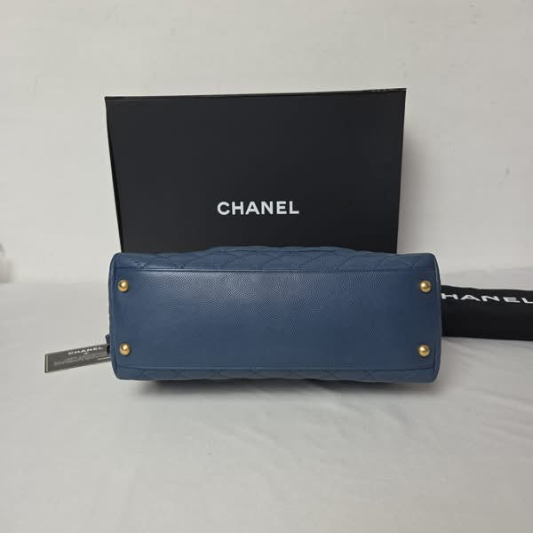 Chanel Coco Handle Medium Caviar Navy GHW