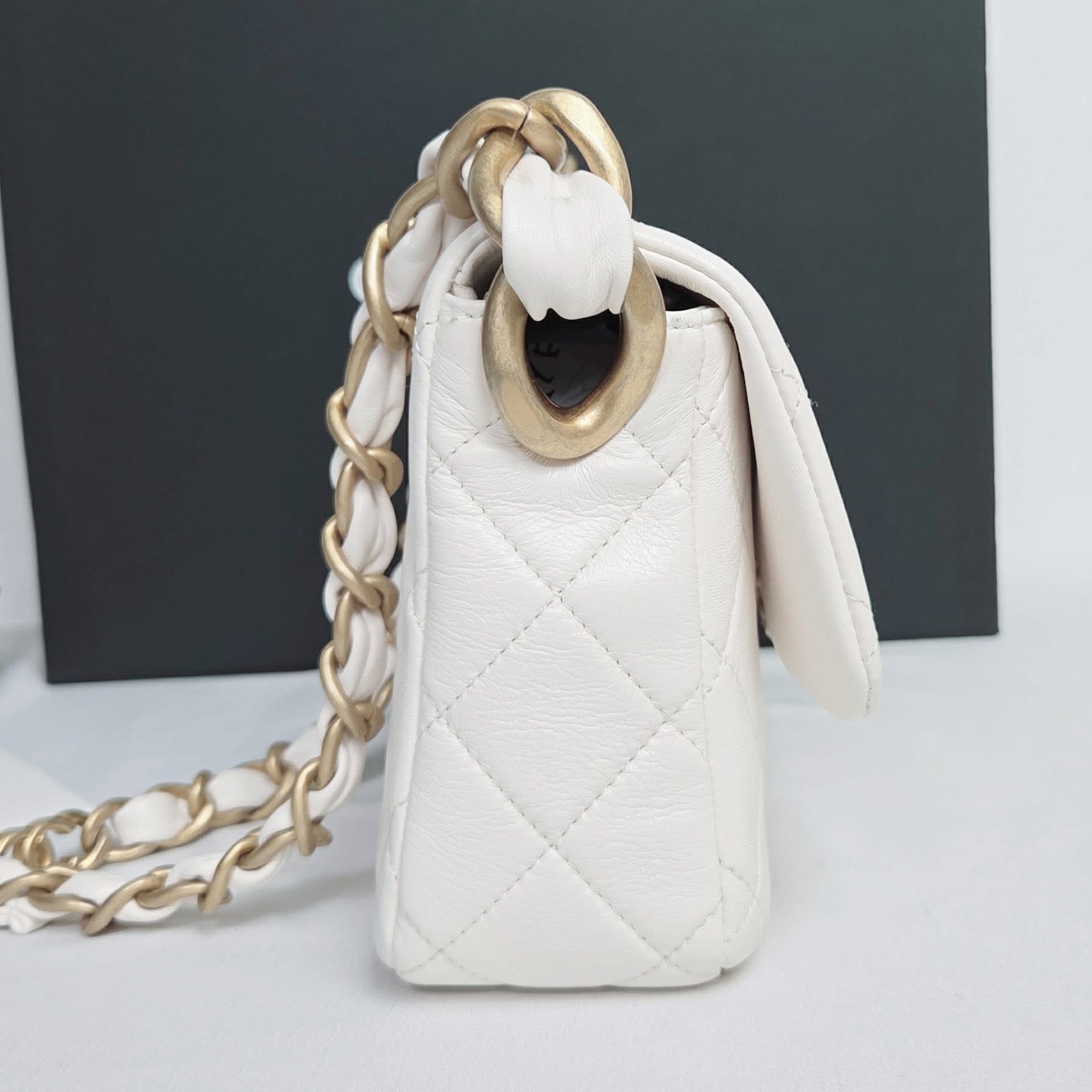 Chanel Chanel 25 White Quilted Flap Bag GHW