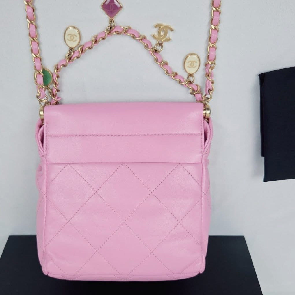 Chanel 22 Bag Season Crossbody Light Pink GHW