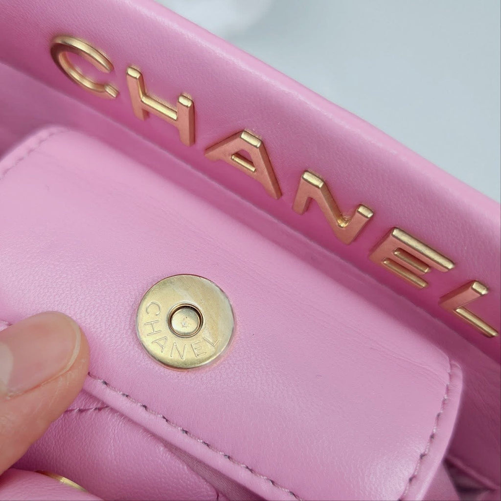 Chanel 22 Bag Season Crossbody Light Pink GHW