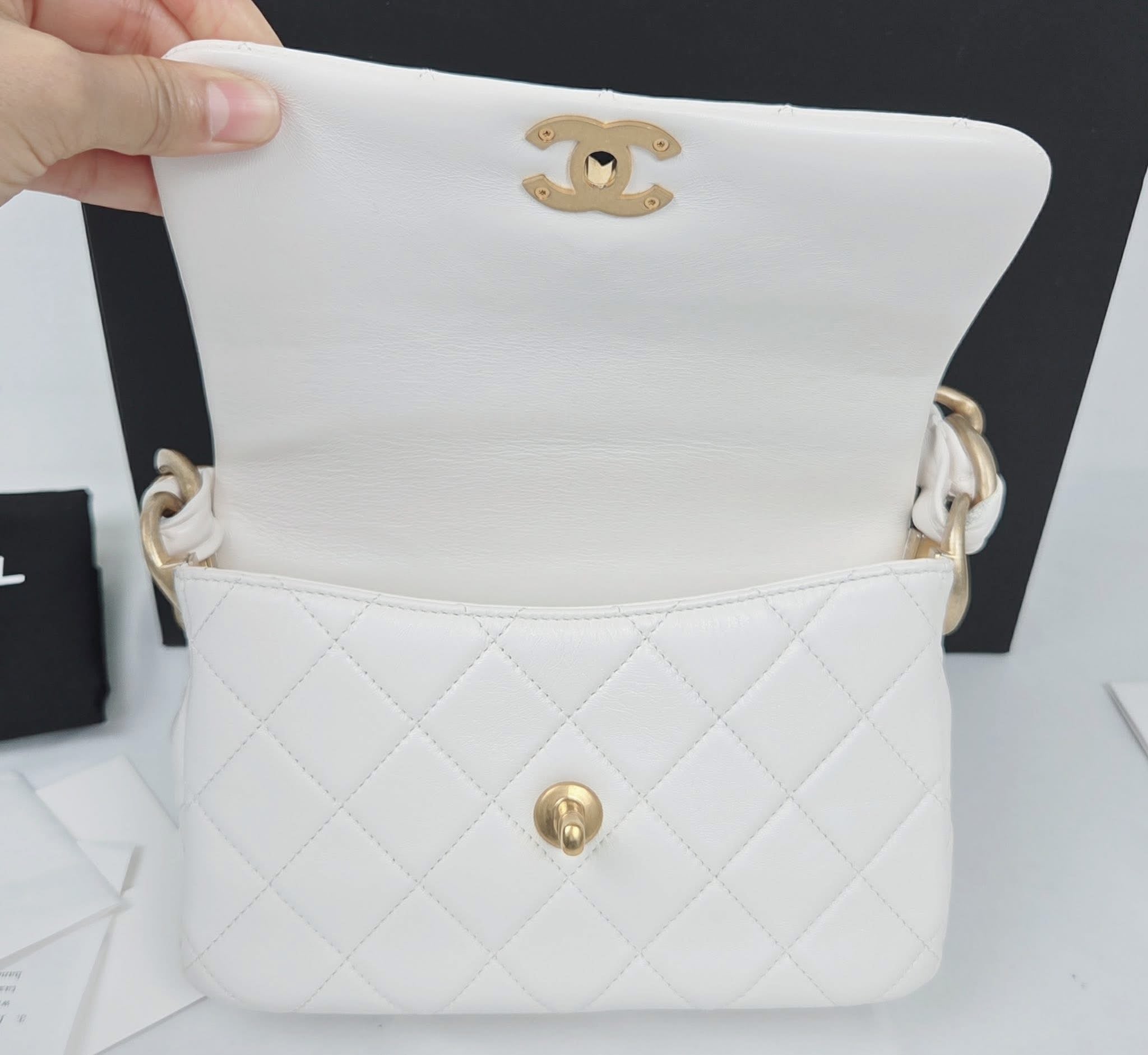 Chanel Chanel 25 White Quilted Flap Bag GHW