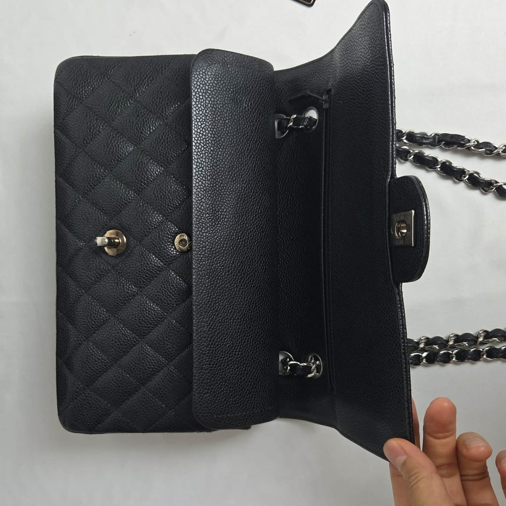 CHANEL Classic Medium Flap Bag