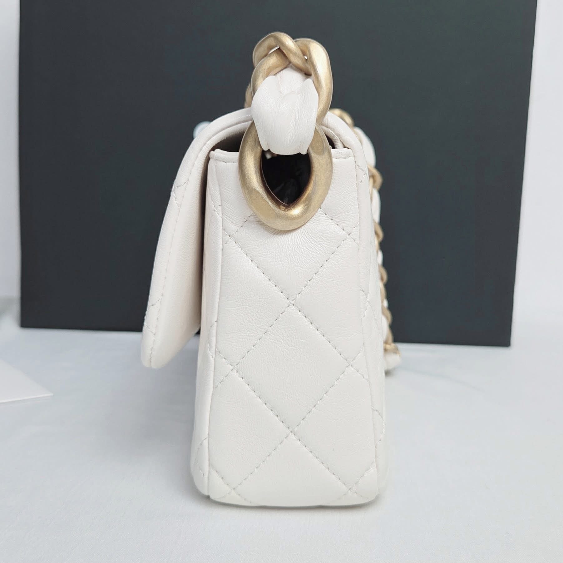 Chanel Chanel 25 White Quilted Flap Bag GHW