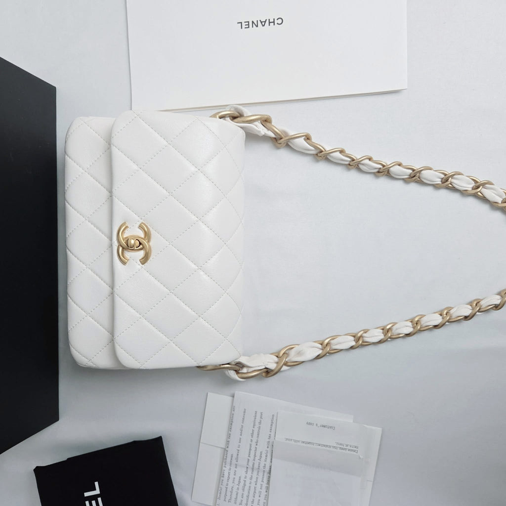 Chanel Chanel 25 White Quilted Flap Bag GHW