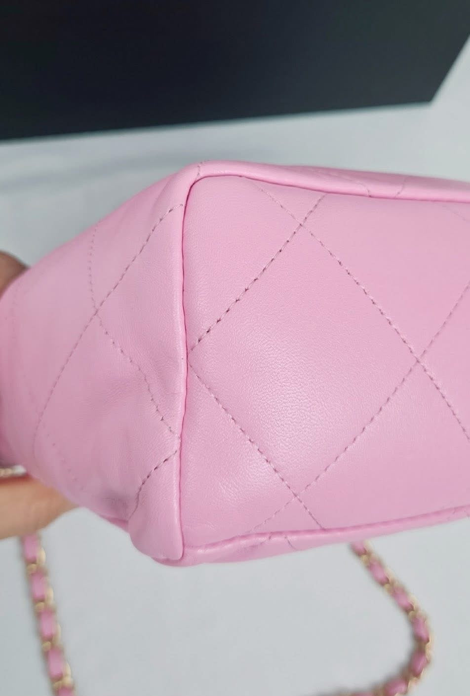 Chanel 22 Bag Season Crossbody Light Pink GHW