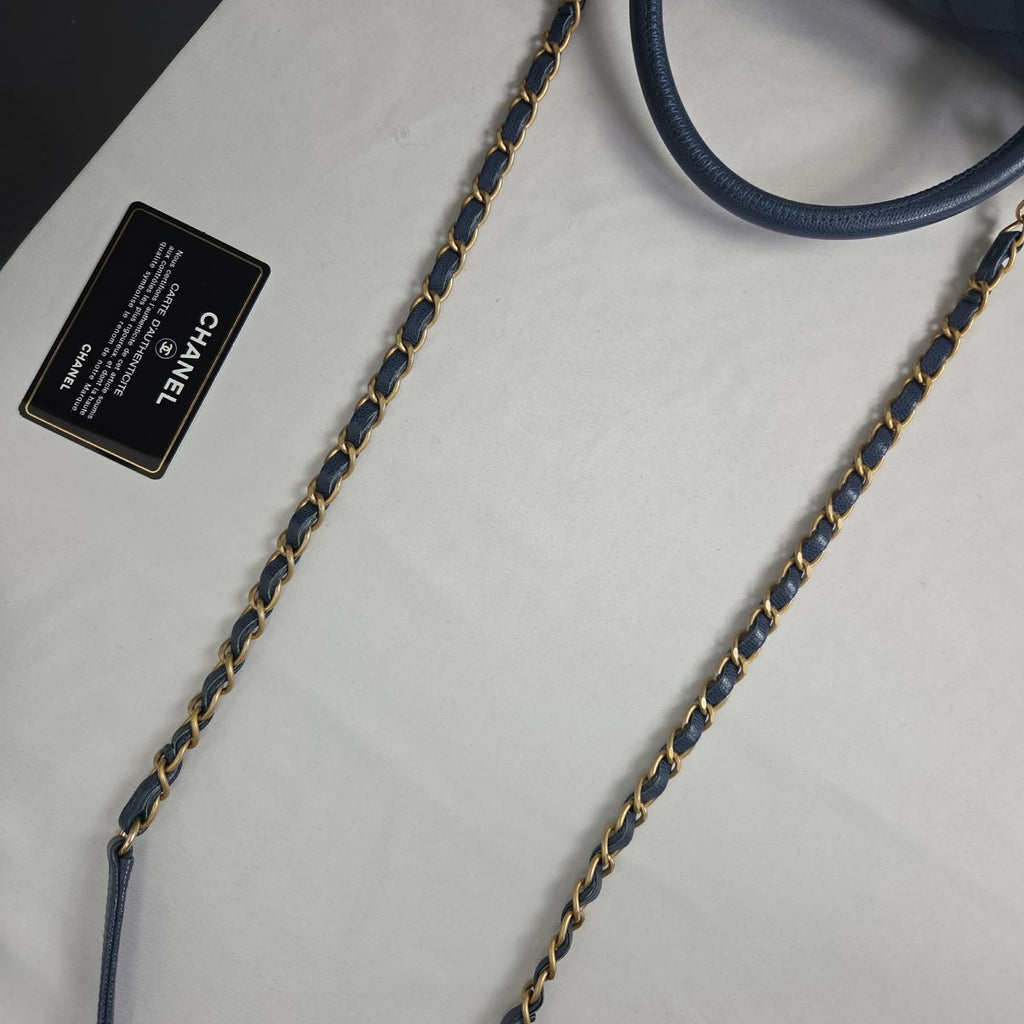 Chanel Coco Handle Medium Caviar Navy GHW