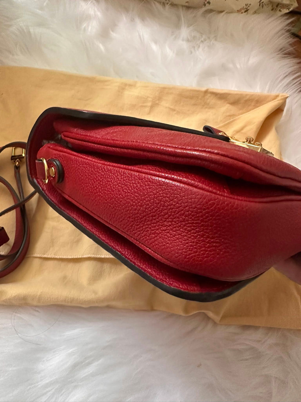 Louis Vuitton Pochette Metis in red Monogram Empreinte leather